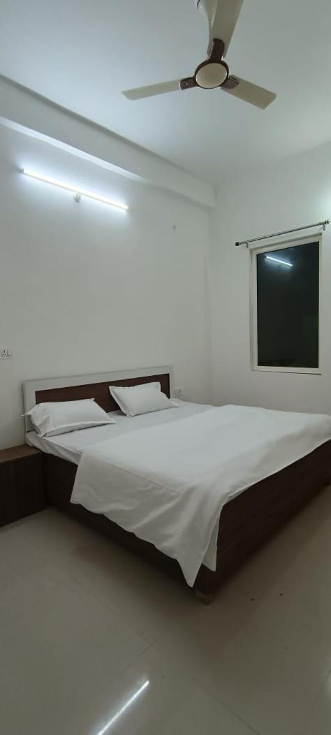 Geeta Dham Hotel Vrindāvan Exterior foto